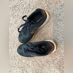 Nautica Boys Navy/Tan Sneakers Size 2